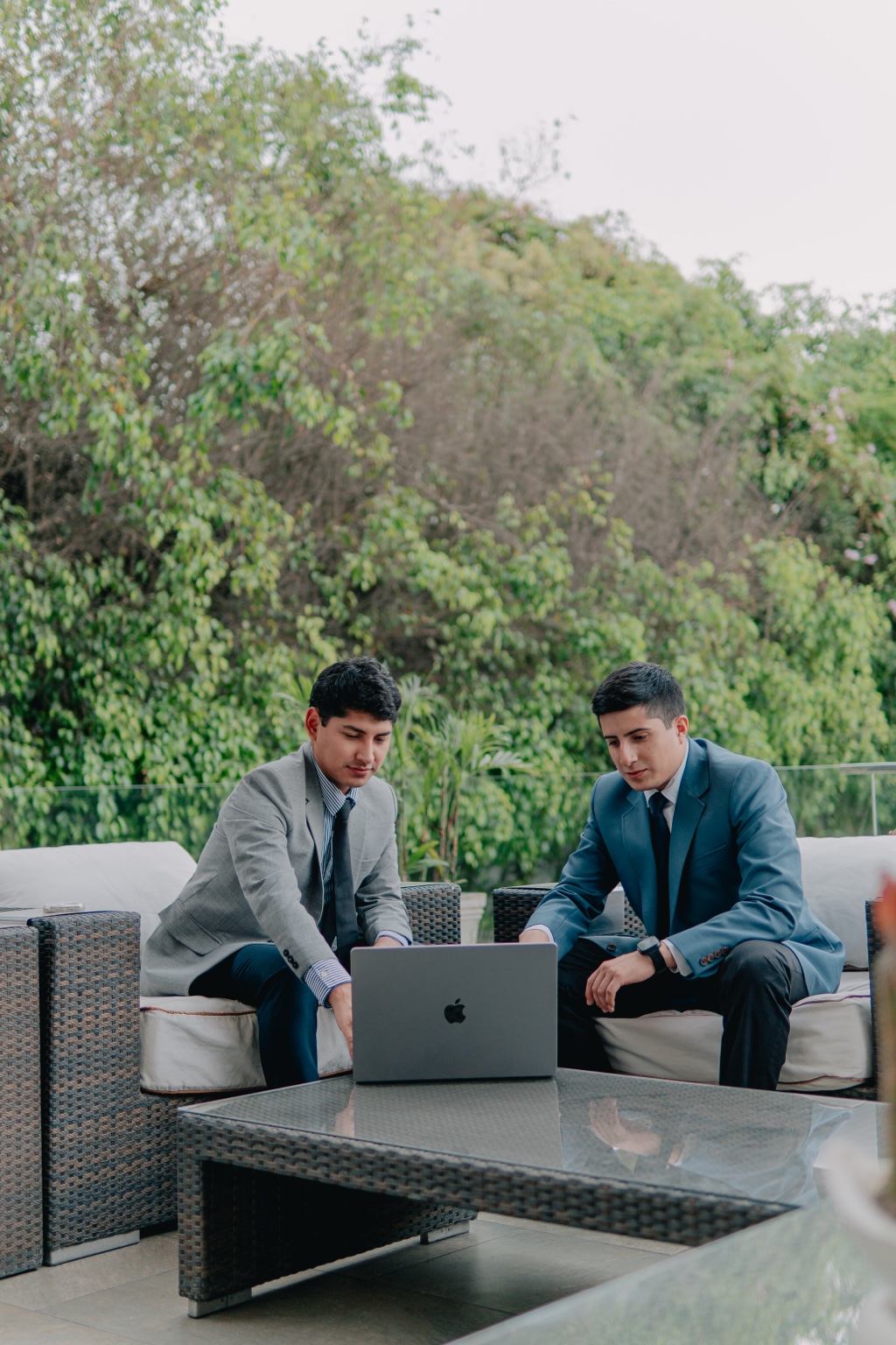 Profesionales de SCA trabajando en equipo